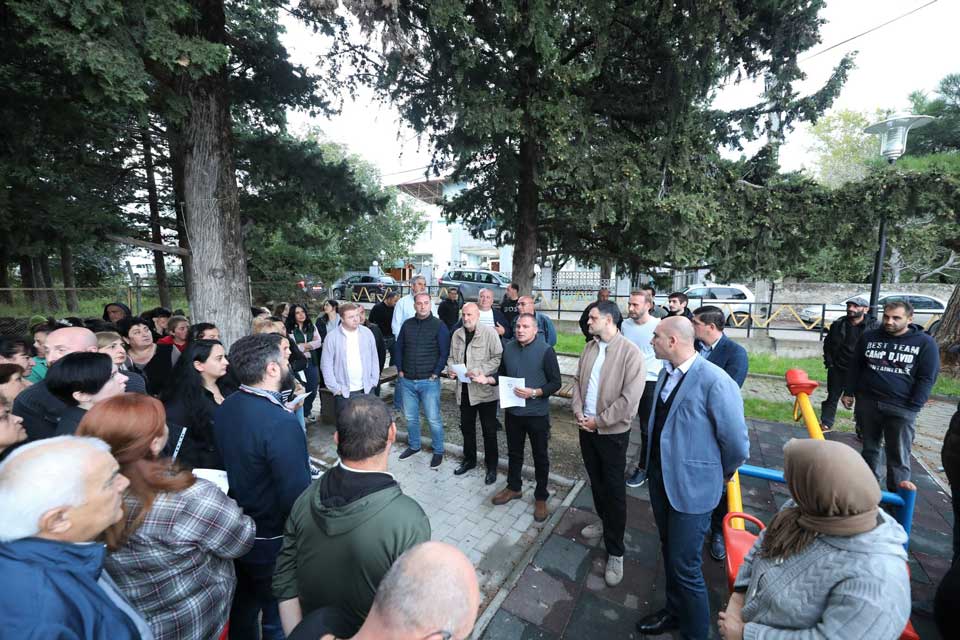 Municipality representatives meet locals over Didi Lilo waste polygon concerns