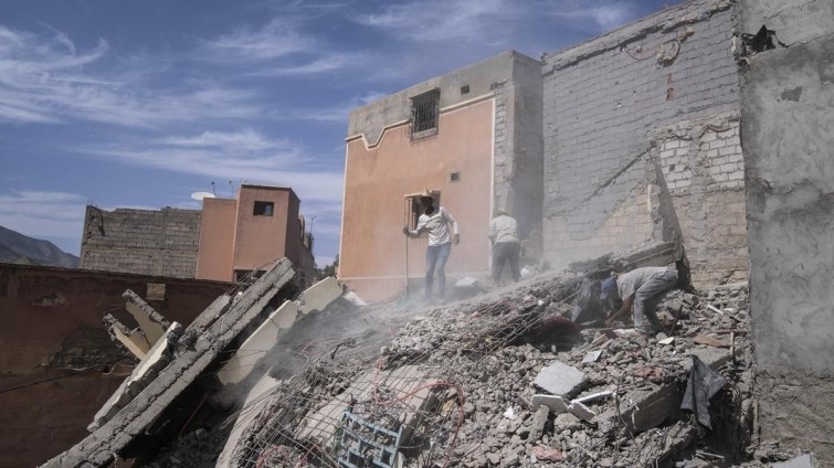 В Афганистане при землетрясении магнитудой 6,3 погибли по меньшей мере 120 человек, ранены 1000 человек