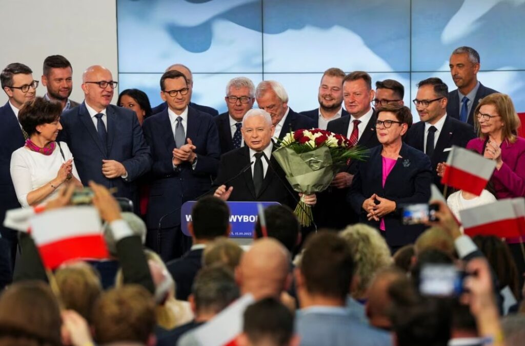 Окончательные результаты парламентских выборов в Польше показывают, что правящая партия потеряла большинство