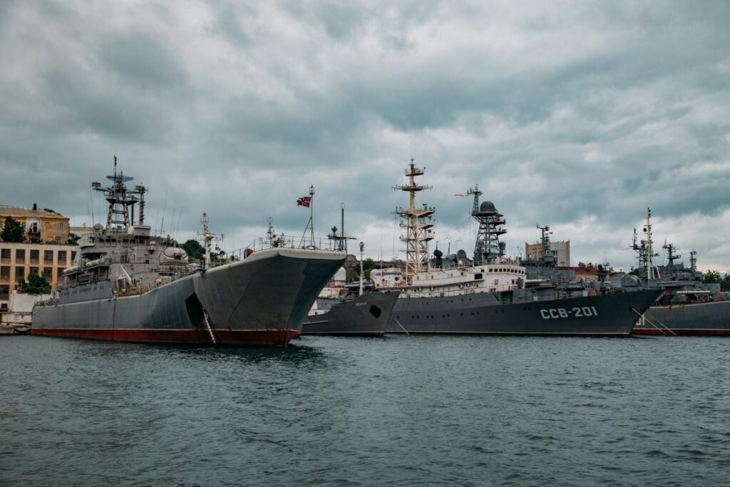 Россия решила перебросить корабли Черноморского флота из оккупированного Крыма в оккупированный Очамчире