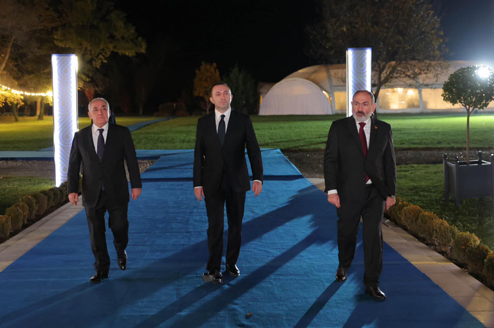 Ираклий Гарибашвили - Вчера мы провели трехсторонние встречи, Грузия, как беспристрастный посредник, друг Армении и Азербайджана, заинтересована в установлении мира в регионе