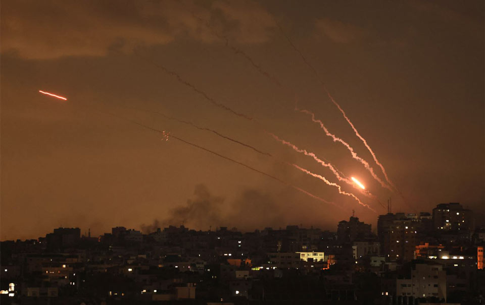 Армия обороны Израиля - Израильские силы нанесли удар по военной инфраструктуре в Сирии после того, как из Сирии по Израилю были выпущены ракеты