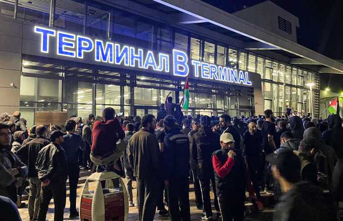 В результате инцидента в аэропорту Дагестана пострадали более 20 человек