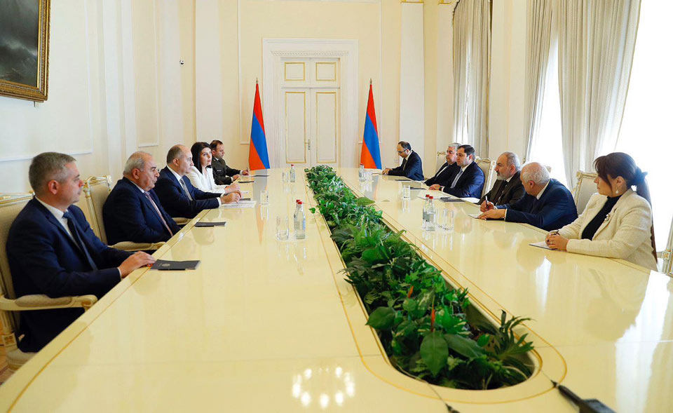 Georgian Defense Minister meets Armenian PM