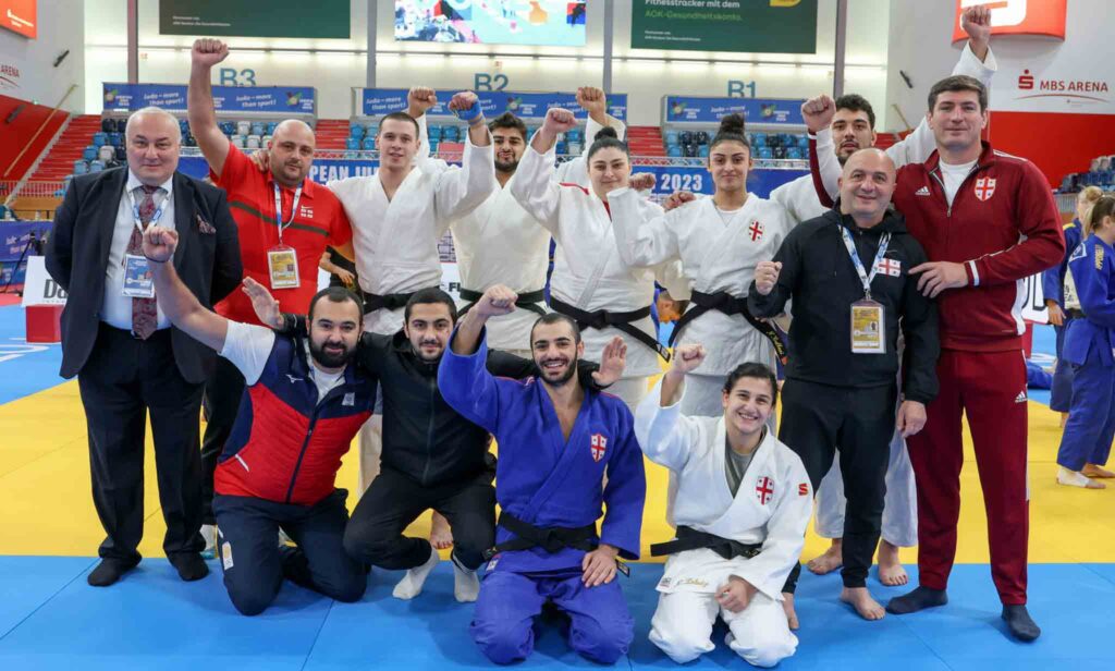 Cüdo | Gürcüstan millisi 23 yaşadək idmançılar arasında Avropa çempionatının komanda yarışlarında bürünc medal qazanıb #1TVSPORT