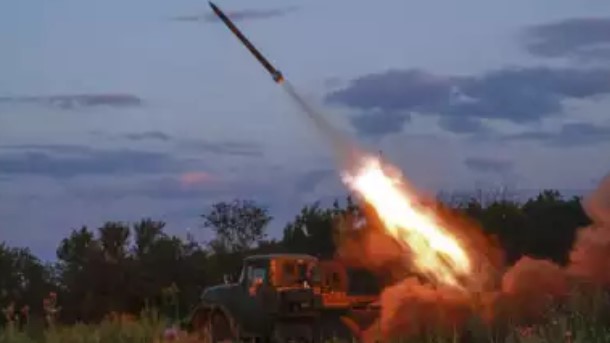Иаха Урыстәыла 12 адронқәеи амҵәыжәҩатә ракетеи  рыла Украина иажәылеит