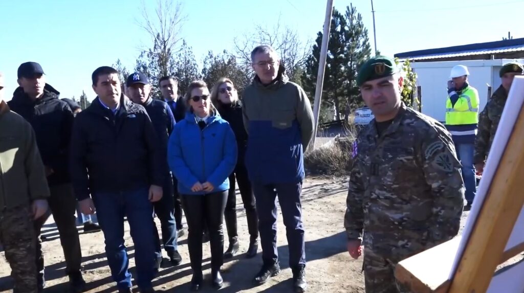 Шалва Папуашвили и члены парламентского большинства находились на военной базе Мухровани