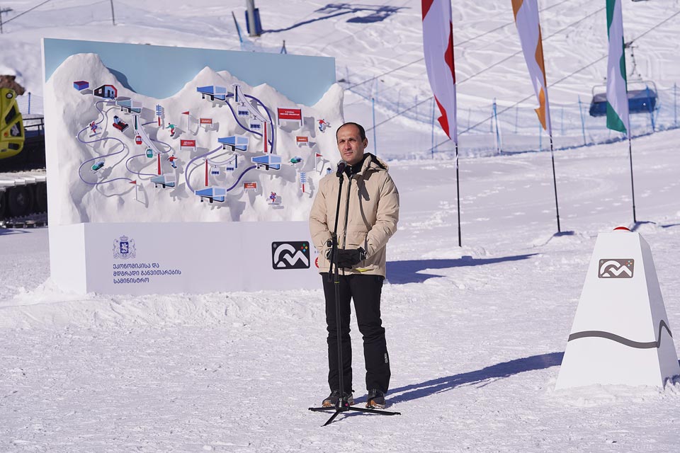 В Гудаури официально открылся зимний горнолыжный сезон