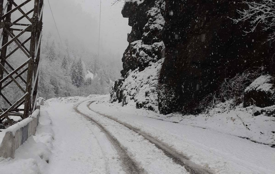 Roads Department imposes traffic restrictions due to heavy snow
