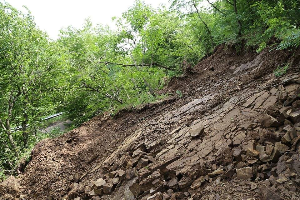  Land mass collapses on Tbilisi-Senaki-Leselidze highway