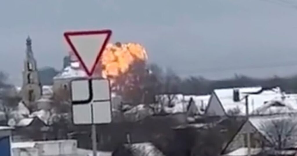В Украине заявили, что на борту разбившегося в Белгороде "Ил-76" должны были находиться высокопоставленные российские чиновники