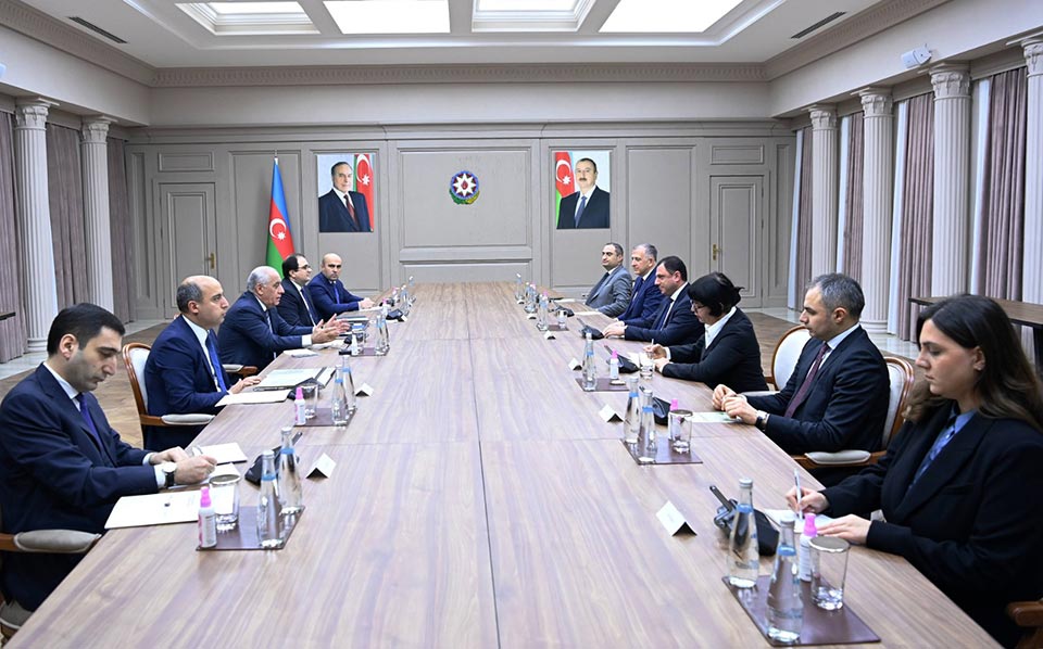 Education Minister meets Azeri PM
