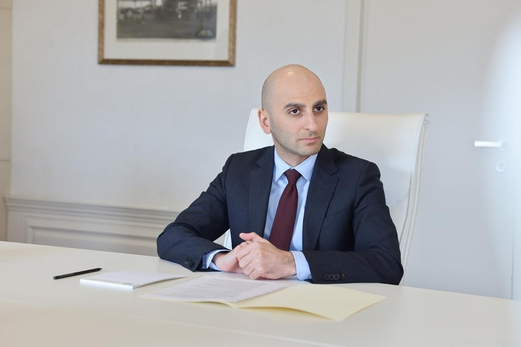 Իլիա Ղուդուշաուրին հայտարարում է, որ նախարարությունը փոխհատուցումների վերաբերյալ Հանրապետական ​​հիվանդանոցի աշխատակիցների ինքնությունն ու որոշումը գաղտնի է պահում