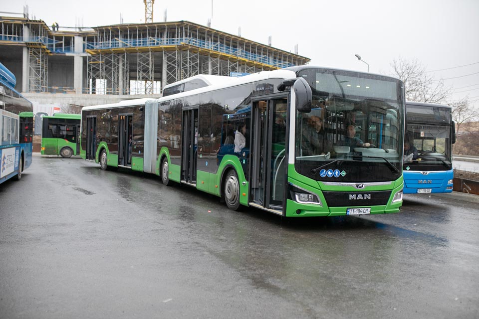 Nine 18-metre-long buses to drive en route N302