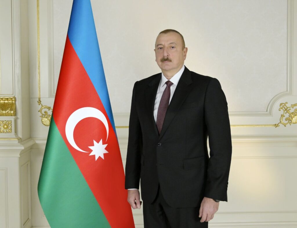 По результатам экзитпола, на президентских выборах Азербайджана 93,9 процента избирателей поддержали действующего президента Ильхама Алиева