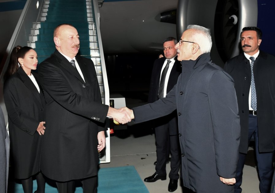 Ильхам Алиев прибыл в Турцию с официальным визитом