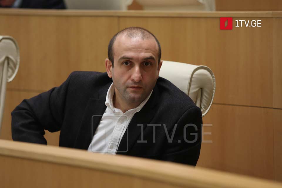 Յագո Խվիչիա.Հետաքրքիր է, ի՞նչ ենք արել, որ մեզ նախագահի մոտ հրավեր ստանալու պարագաներ չեն, երևում է նախագահին զայրացնում ենք