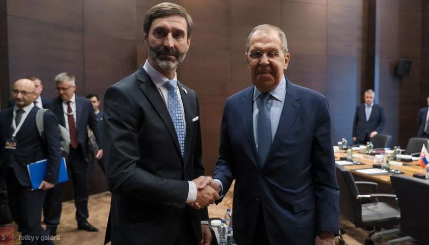 Slovakiyanın baş naziri Antalyada keçirilən diplomatik forumda Slovakiyanın xarici işlər naziri Sergey Lavrovla görüşü ölkənin “balanslaşdırılmış xarici siyasət nümunəsi” adlandırıb