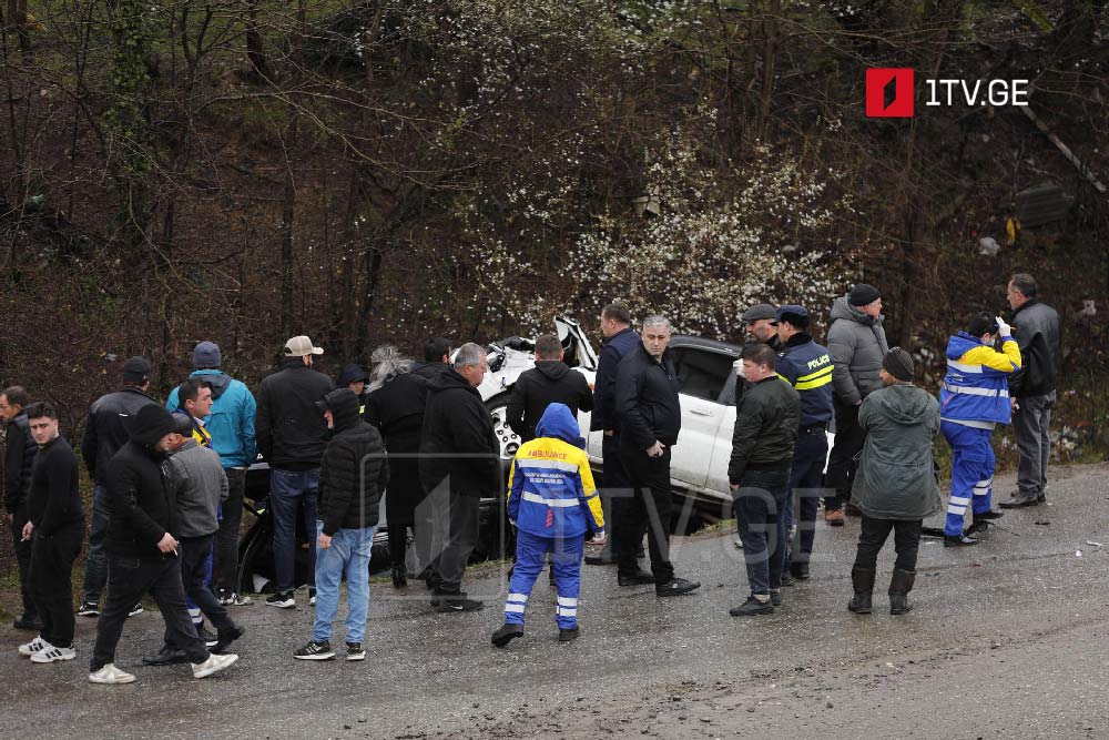 В результате ДТП возле села Кведа-Симонети один человек погиб и двое пострадали
