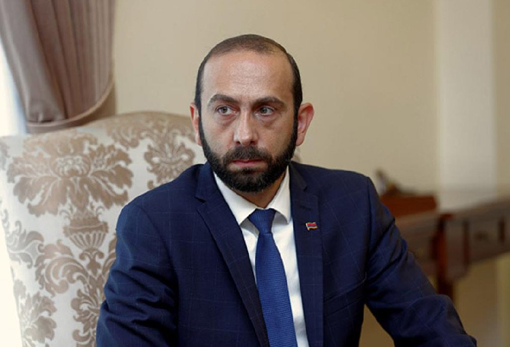Ararat Mirzoyan hökumətin Avropa İttifaqına daxil olmaq ideyasını nəzərdən keçirdiyini bəyan edir