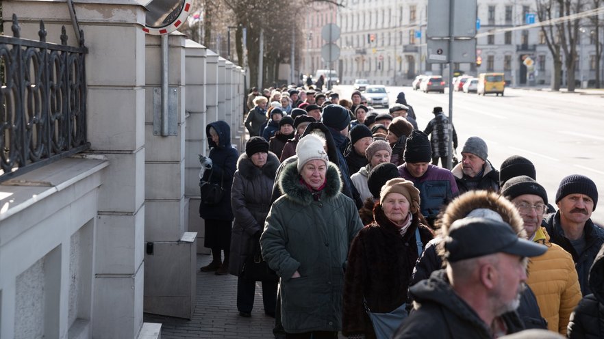 Гражданин России в Латвии, идущих голосовать в посольство, полиция будет проверять на легальность нахождения в стране
