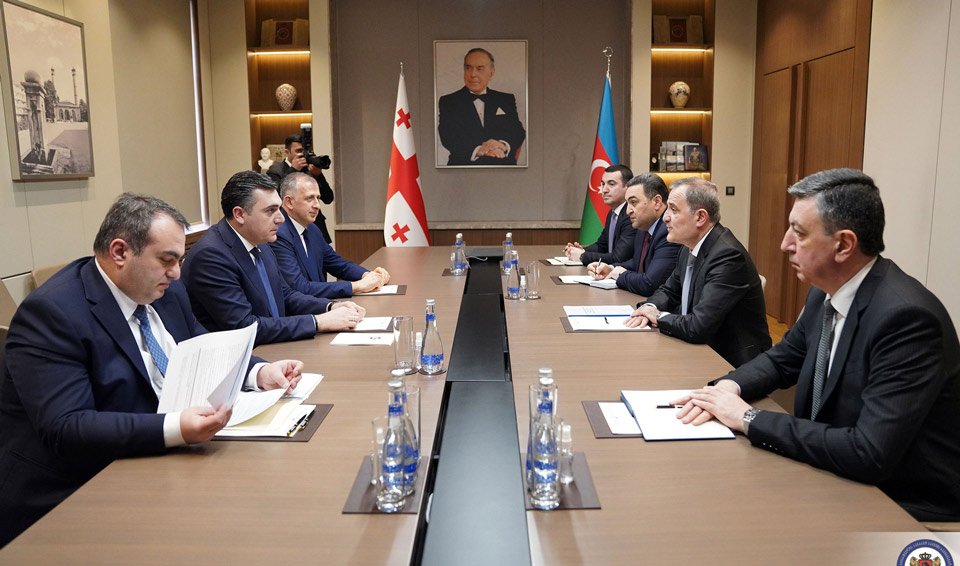 Илья Дарчиашвили встретился с министром иностранных дел Азербайджана