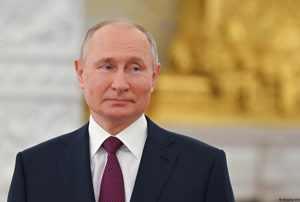 По данным ЦИК России, в результате подсчета 100% голосов Владимир Путин побеждает с результатом 85,13%