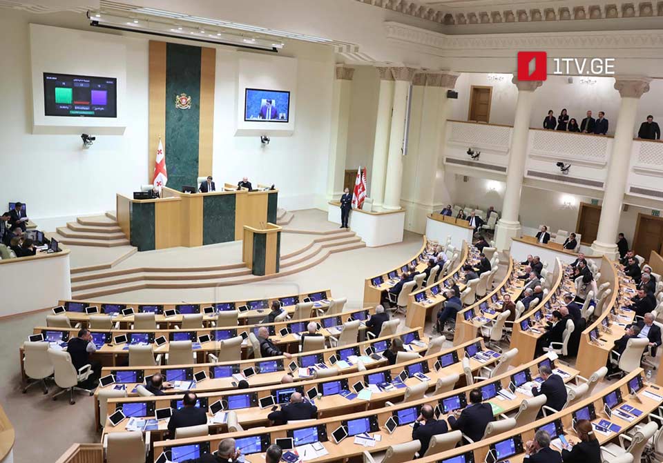 Парламент преодолел вето президента на поправки в "Избирательный кодекс"