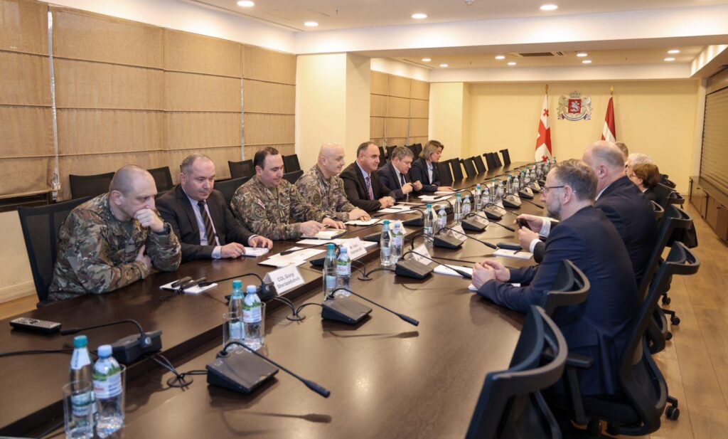 Парламентская делегация Латвии посетила министерство обороны Грузии