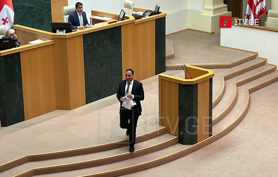 В парламенте Георгий Вашадзе и члены большинства вступили в словесную перепалку друг с другом
