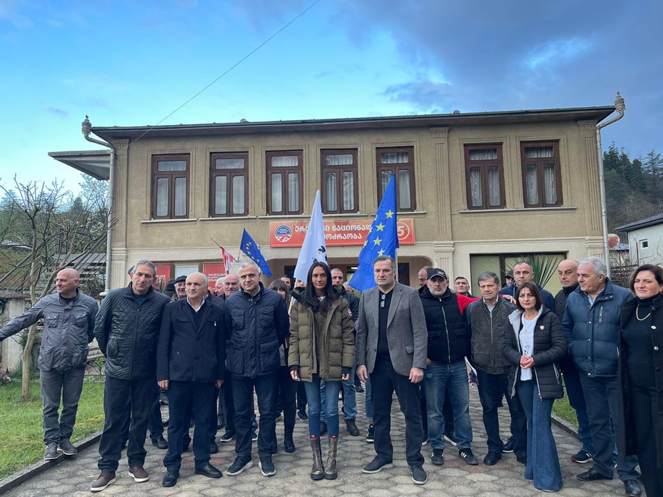 UNM starts cars march from Tsalenjikha demanding Saakashvili's release