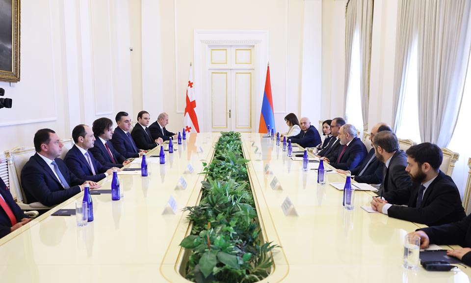 Georgian, Armenian PMs meet