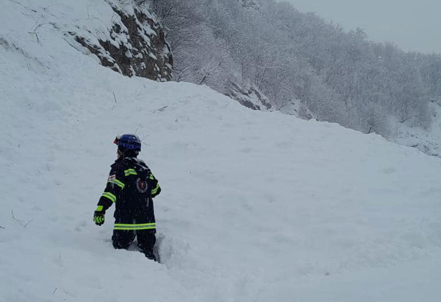 Rescuers found body of man buried by avalanche