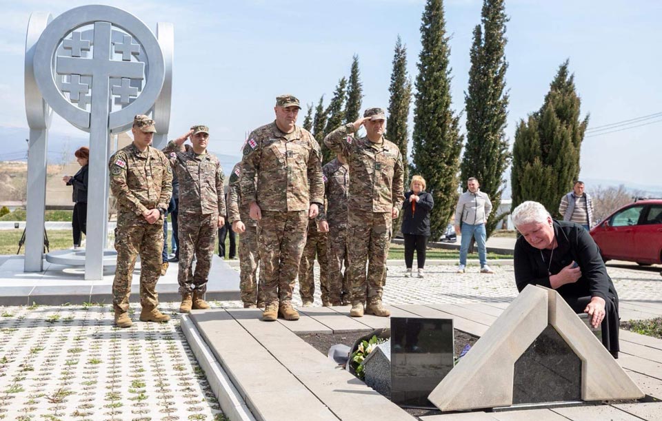 Defense Forces commemorate Archil Tatunashvili at Mukhatghedi Brothers' cemetery