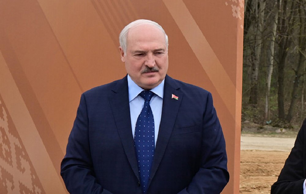 Александр Лукашенко - Мы готовимся к войне, "Хочешь мира - готовься к войне", это очень правильно сказано
