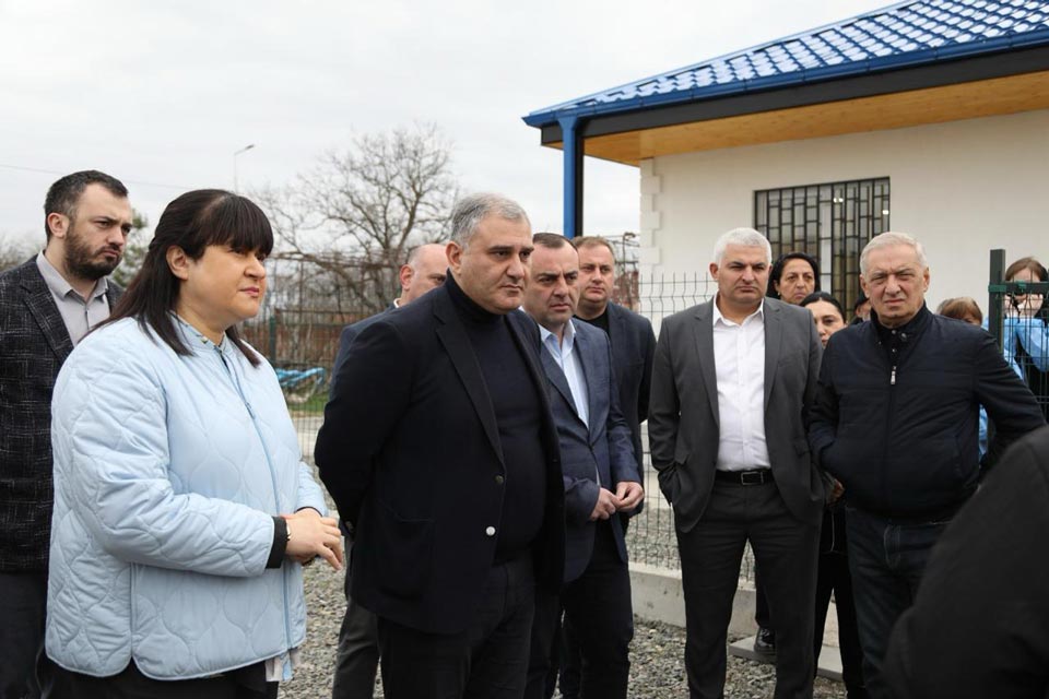 Михаил Сарджвеладзе осмотрел недавно открытую амбулаторию на оккупационной линии