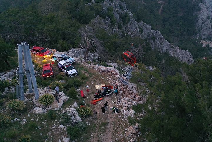 Antalyada kanatda baş verən qəza nəticəsində 1 nəfər həlak olub, 10 nəfər yaralanıb