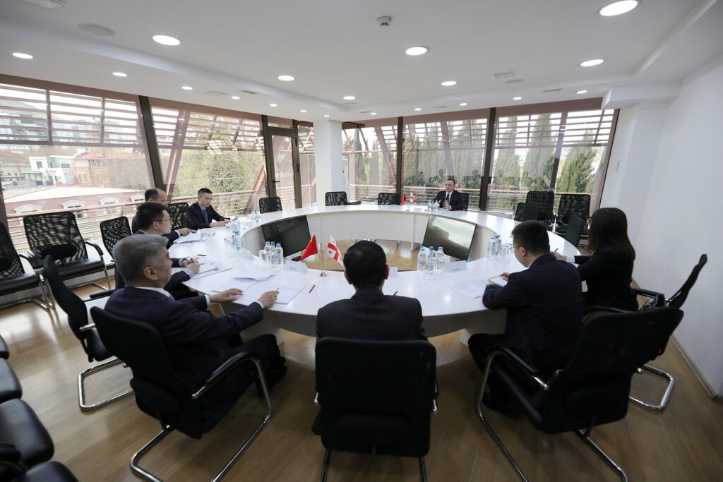 Ираклий Гарибашвили встретился с заместителем министра международного департамента ЦК правящей партии Китая