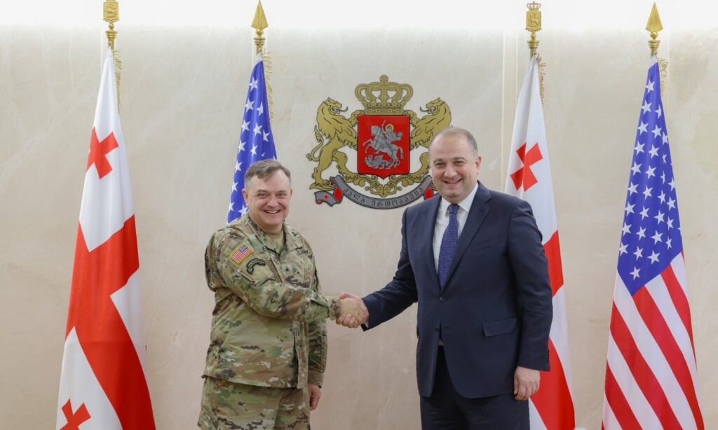 Министр обороны Грузии встретился с американским генералом
