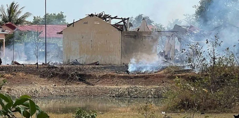 Kambocidə hərbi bazada döyüş sursatlarının partlaması nəticəsində 20 əsgər həlak olub