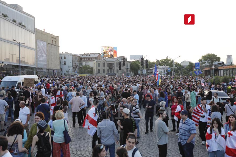 В Тбилиси на площади Республики проходит акция против законопроекта «О прозрачности иностранного влияния»