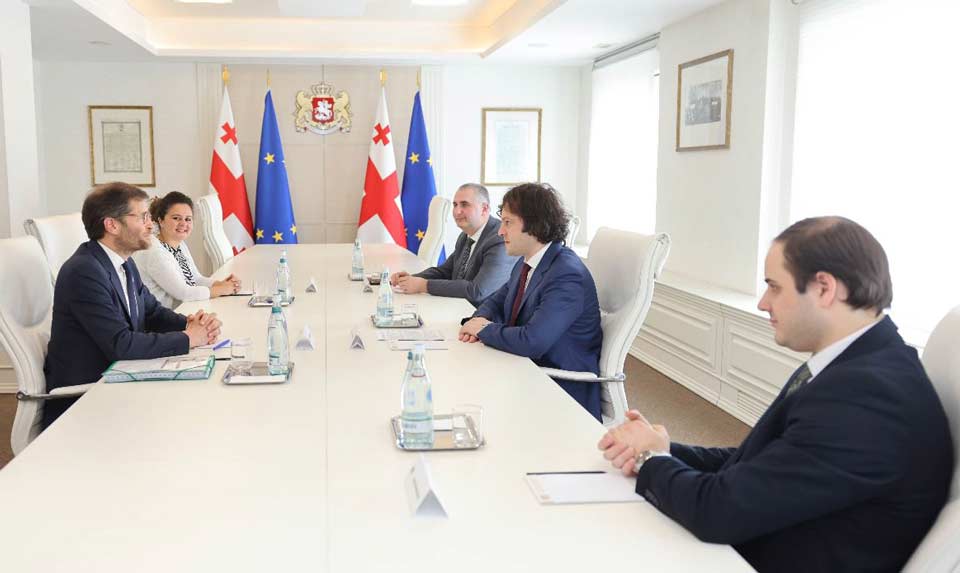 PM meets Deputy CEO of French Development Agency