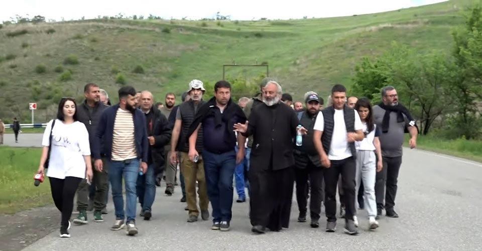 СМИ Армении - Граждане протестуют из-за односторонних уступок в процессе демаркации государственной границы с Азербайджаном