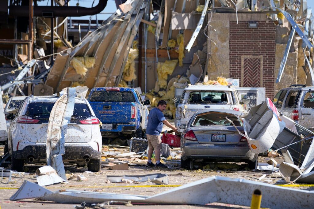 ABŞ-ın cənub ştatlarında tornado nəticəsində azı 21 nəfər həlak olub, Kentukki ştatında fövqəladə vəziyyət elan edilib