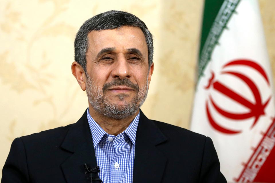 İranın sabiq prezidenti Mahmud Əhmədinejad prezidentliyə namizəd kimi qeydiyyatdan keçib