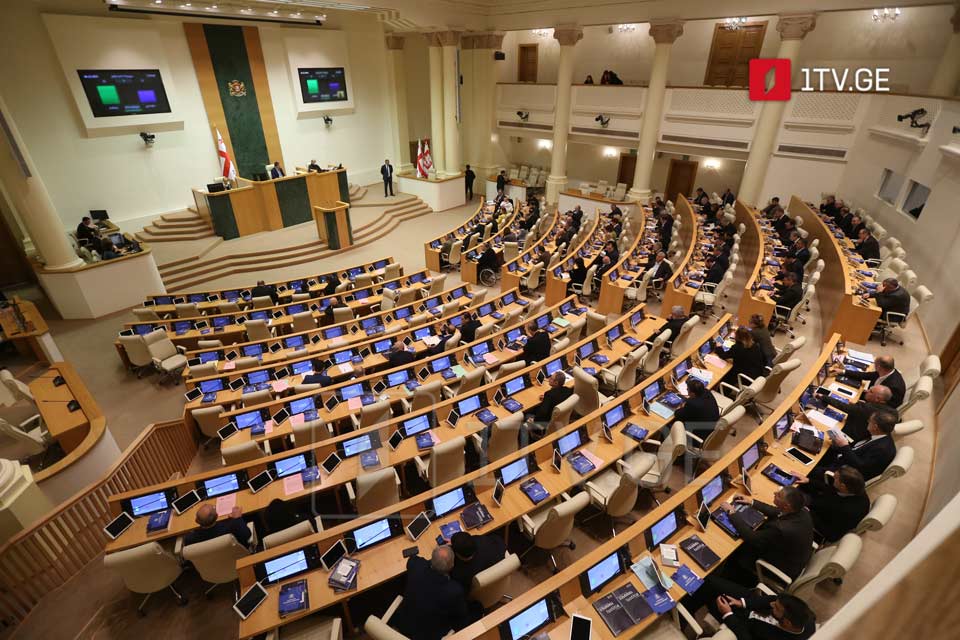 Парламентское пленарное заседание не может начаться из-за отсутствия кворума