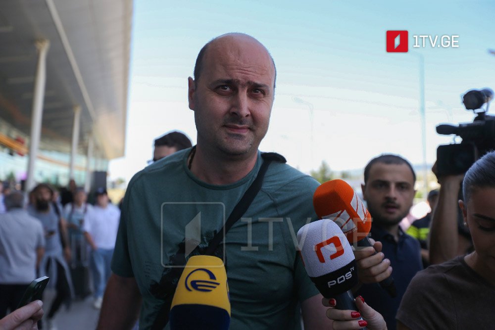Civil activists yell at OSCE EU Integration Programme Manager at Tbilisi airport