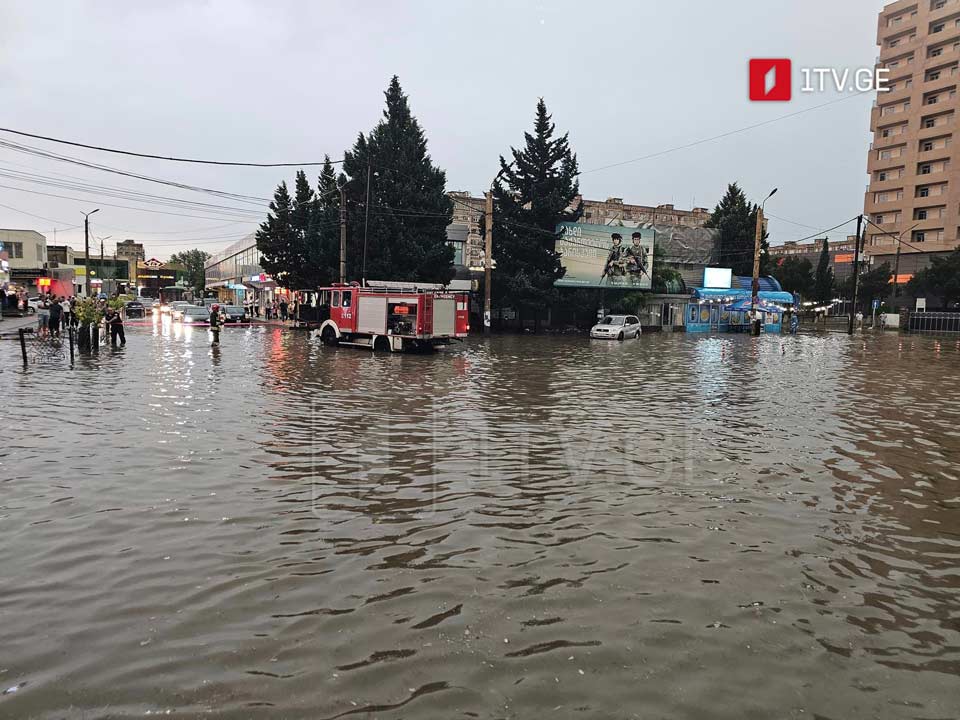 Heavy rain floods Rustavi streets
