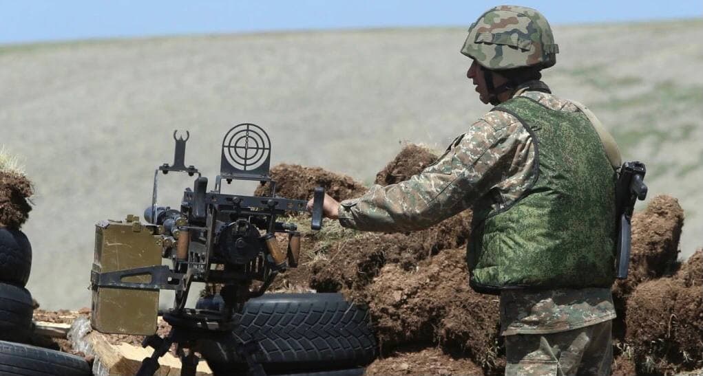 Азербайджан обвинил армянскую армию в открытии огня в приграничной зоне, Армения отвергает обвинения