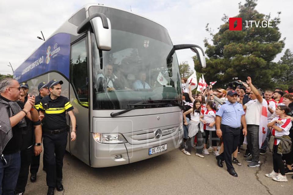 Օդանավակայանից երկրպագուները շնորհակալական կոչյուններով ճանապարհել  են Վրաստանի հավաքականի ավտոբուսը #1TVSPORT   
